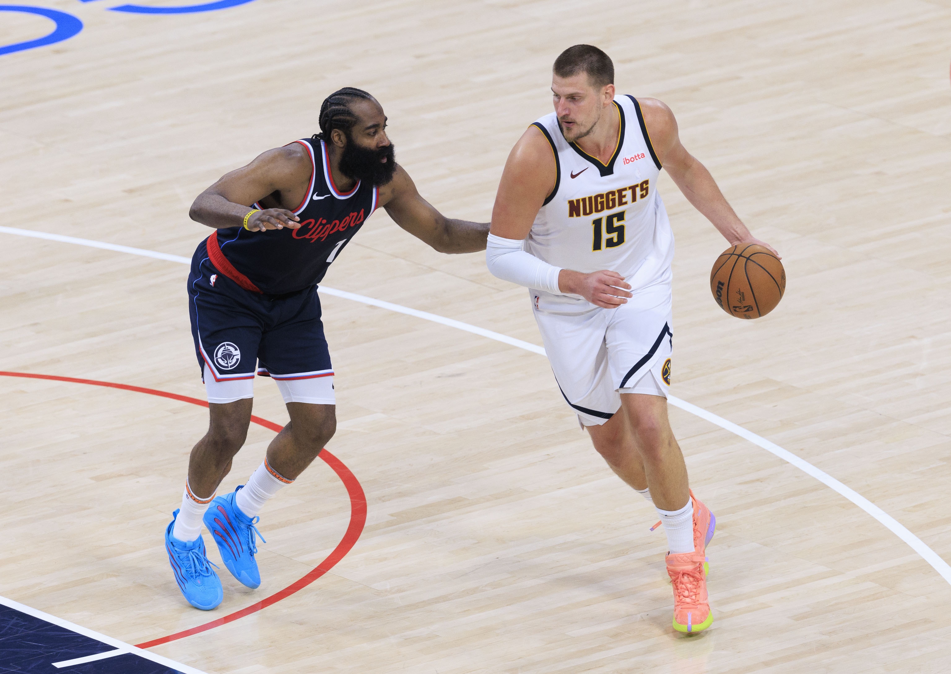 要3-1了？ESPN预测G4胜率更看好主队：快船60.5% 掘金39.5%